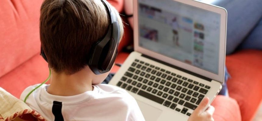 Impact of online education and increased screen time on children eye health