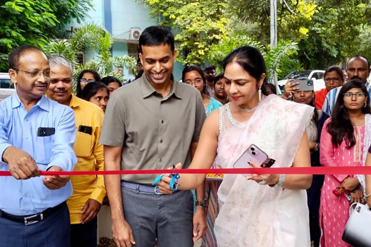 Sri Pullela Gopichand addressing freshers at OMC, emphasised on focussing on goals to achieve success!