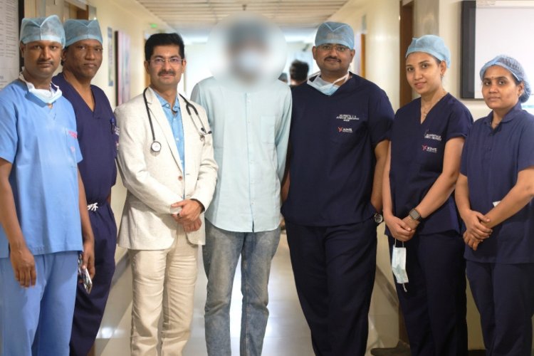 Life on Pause: Robot Operates While Heart Is Stopped for 120 Minutes