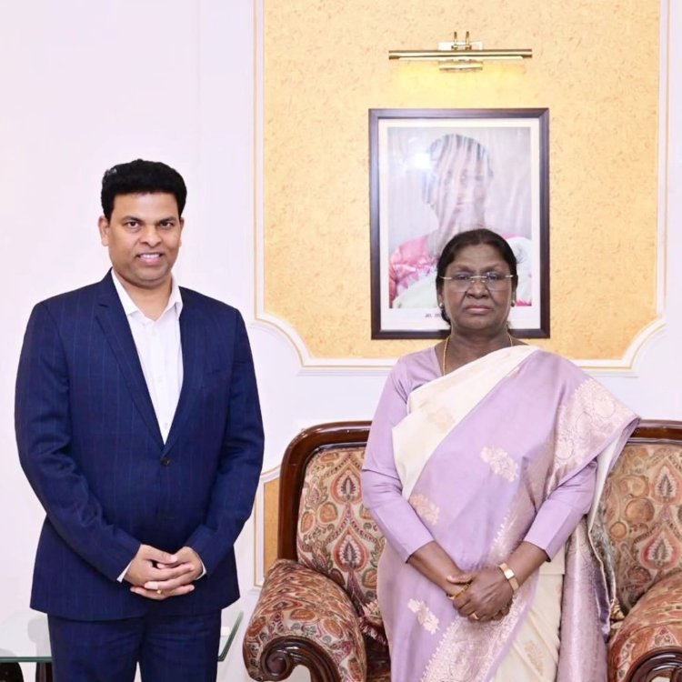 Renowned Surgeon Dr. Pradeep Kumar Sethi Meets Hon’ble President Droupadi Murmu