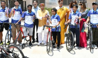 Hon'ble Governor of Telangana Shri Shiv Pratap Shukla felicitates Para-Athletes at the 14th Presentation & Felicitation Ceremony of Aditya Mehta Foundation